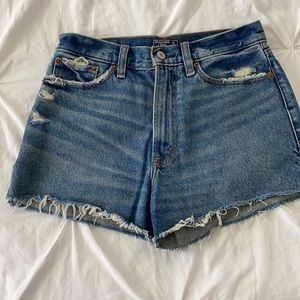 New with tags Abercrombie annie high rise jean shorts size 26/2